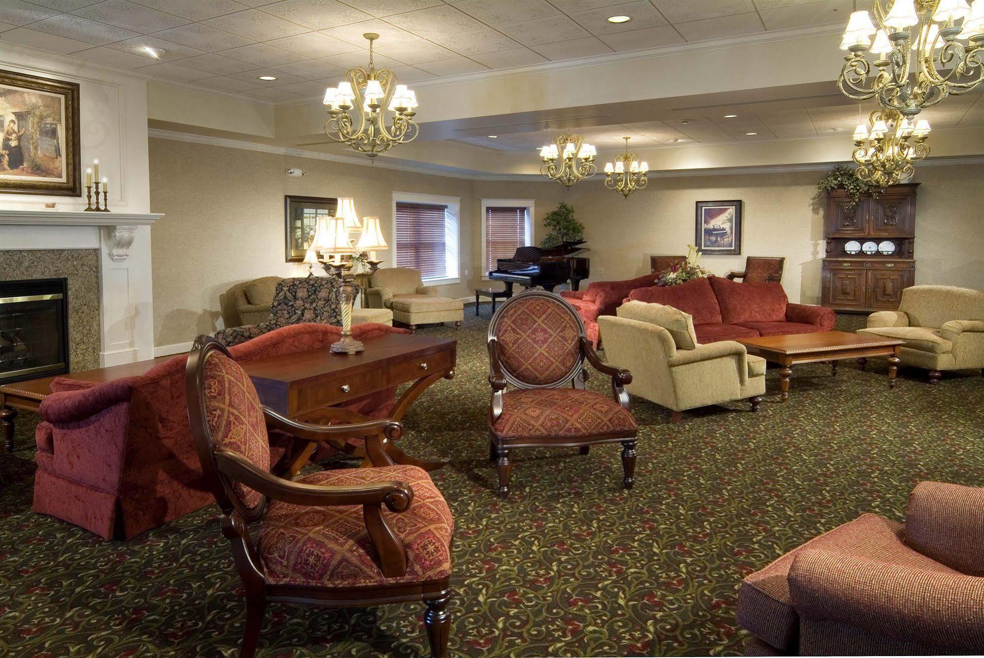 Carlisle Inn Sugarcreek Bagian luar foto